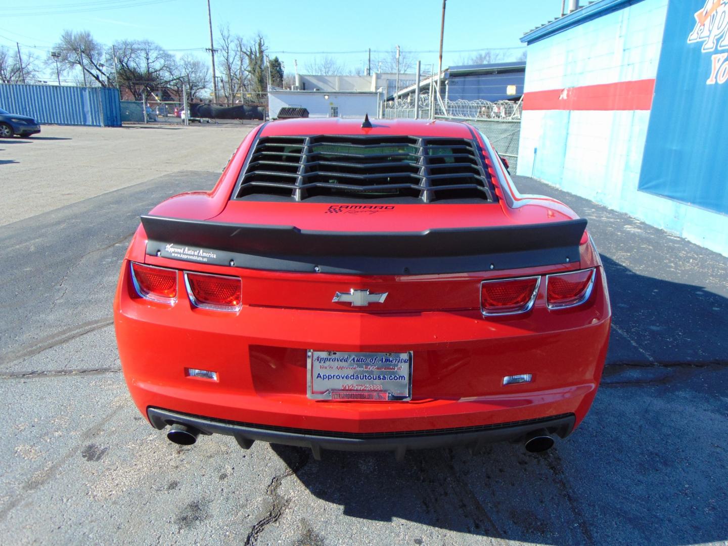 2010 Red Chevrolet Camaro (2G1FK1EJ1A9) with an V8 6.2 Liter engine, Automatic, 6-Spd w/Overdrive and TAPshift transmission, located at 2105 Dixie Hwy, Louisville, KY, 40210, (502) 772-3333, 38.220932, -85.795441 - Photo#14